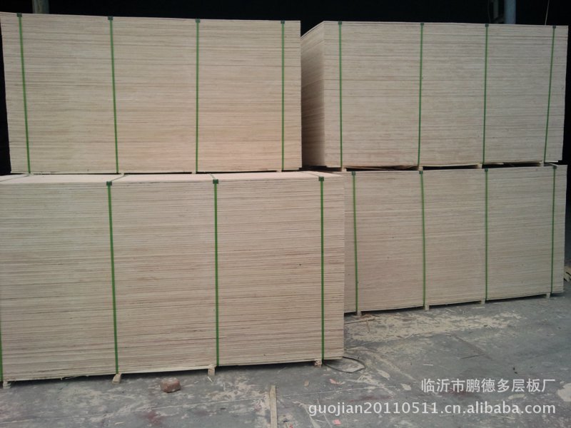 临沂市大鹏木业有限公司专注于各种家具板材的生产与销售。今天，让我们一起探索一下市面上常见的几种家具板材类型。